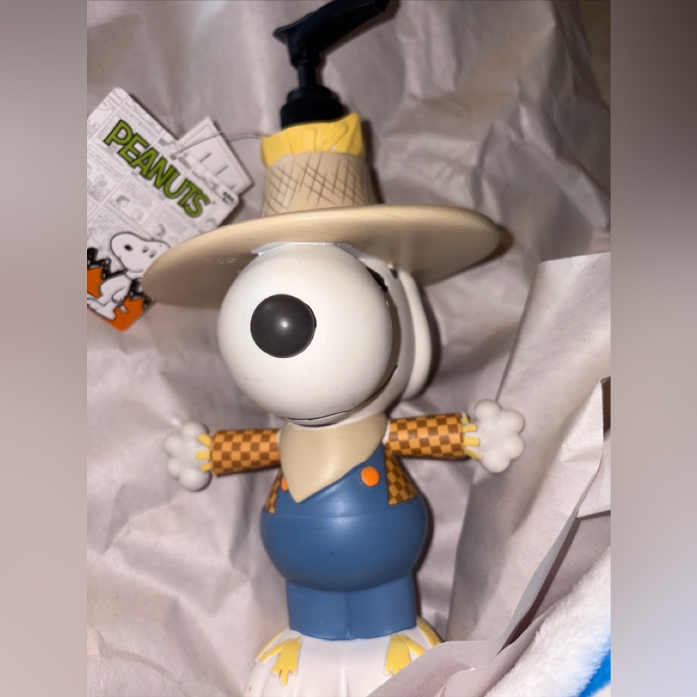 Snoopy Soap Pump, scarecrow fall NWT - Picture 9 of 9